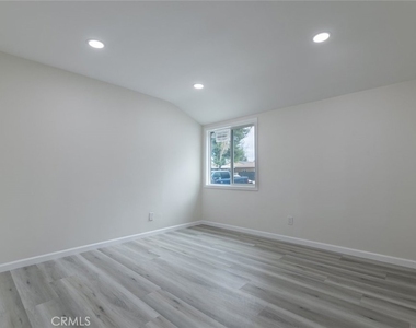 18919 Hart Street - Photo Thumbnail 16