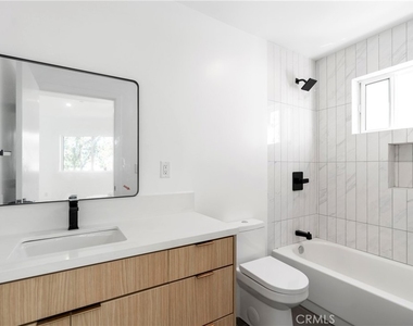 2517 Alsace Avenue - Photo Thumbnail 14