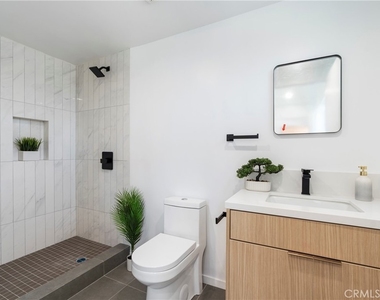 2517 Alsace Avenue - Photo Thumbnail 3
