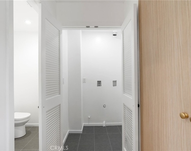 2517 Alsace Avenue - Photo Thumbnail 11