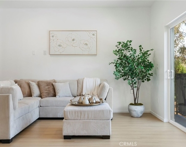 2517 Alsace Avenue - Photo Thumbnail 6