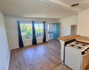 751 W 26th - Photo Thumbnail 7