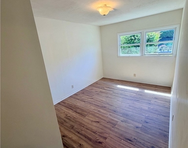 751 W 26th - Photo Thumbnail 15