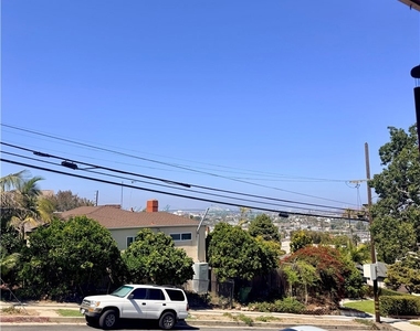 751 W 26th - Photo Thumbnail 3