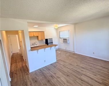 751 W 26th - Photo Thumbnail 4