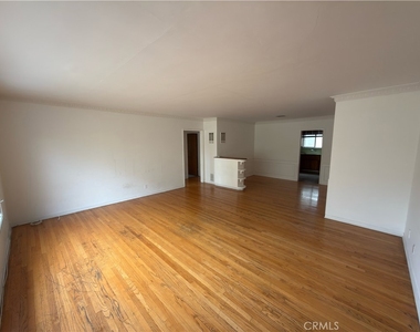 1042 S Sherbourne Drive - Photo Thumbnail 11