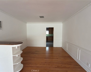 1042 S Sherbourne Drive - Photo Thumbnail 13