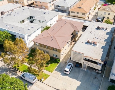 1042 S Sherbourne Drive - Photo Thumbnail 8