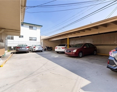 1042 S Sherbourne Drive - Photo Thumbnail 3