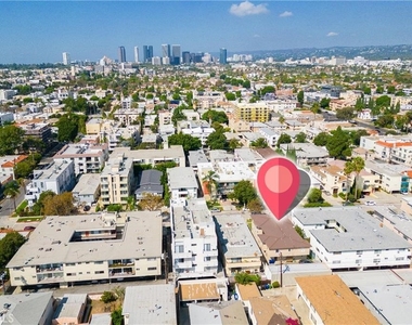 1042 S Sherbourne Drive - Photo Thumbnail 5