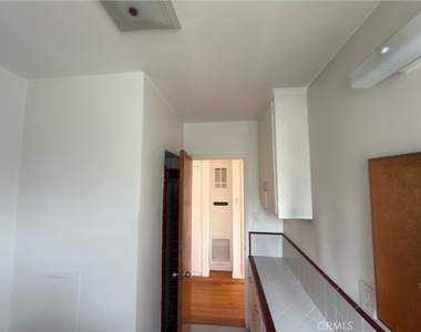 1042 S Sherbourne Drive - Photo Thumbnail 21