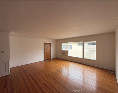 1042 S Sherbourne Drive - Photo Thumbnail 16