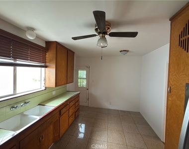 1042 S Sherbourne Drive - Photo Thumbnail 15
