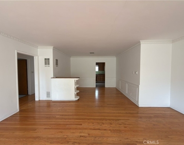 1042 S Sherbourne Drive - Photo Thumbnail 12
