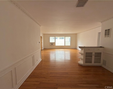 1042 S Sherbourne Drive - Photo Thumbnail 14