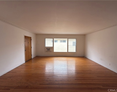 1042 S Sherbourne Drive - Photo Thumbnail 10