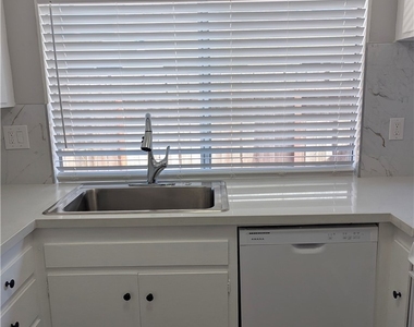 17031 Pinehurst Lane - Photo Thumbnail 20