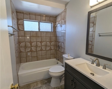 17031 Pinehurst Lane - Photo Thumbnail 8