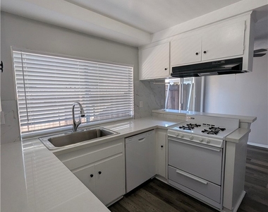 17031 Pinehurst Lane - Photo Thumbnail 19