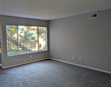 17031 Pinehurst Lane - Photo Thumbnail 16