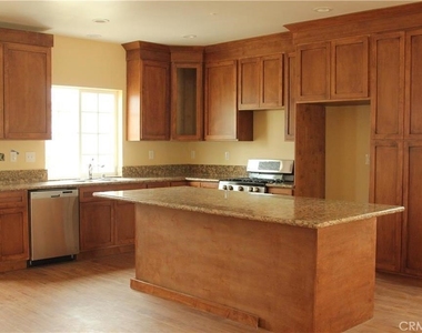 918 W. La Jolla Street - Photo Thumbnail 3