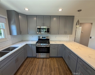 435 N Cypress - Photo Thumbnail 7