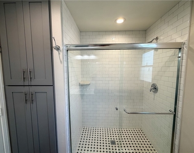 435 N Cypress - Photo Thumbnail 13