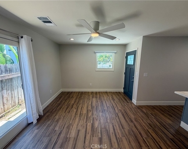 435 N Cypress - Photo Thumbnail 4