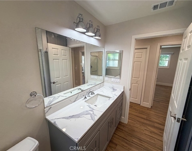 435 N Cypress - Photo Thumbnail 12
