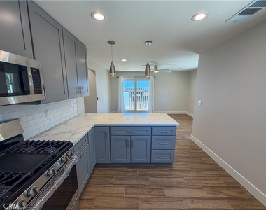 435 N Cypress - Photo Thumbnail 8