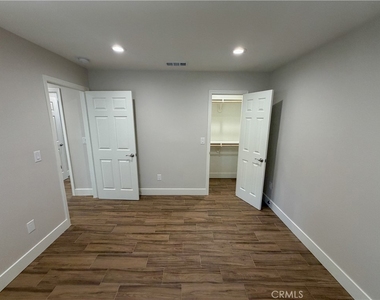 435 N Cypress - Photo Thumbnail 24