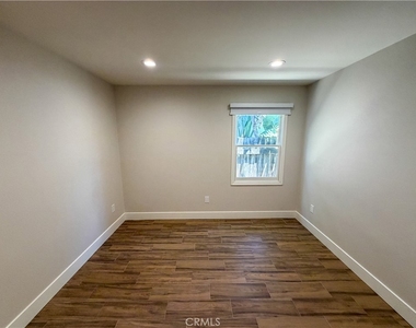 435 N Cypress - Photo Thumbnail 22