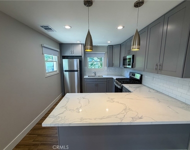 435 N Cypress - Photo Thumbnail 5
