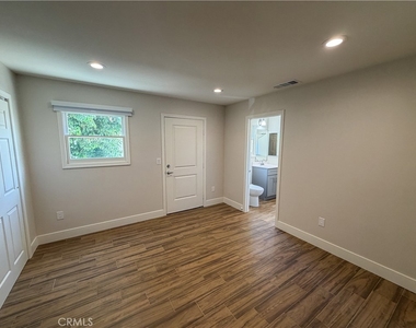 435 N Cypress - Photo Thumbnail 14