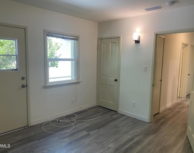 1523 N Grand Oaks Avenue - Photo Thumbnail 15