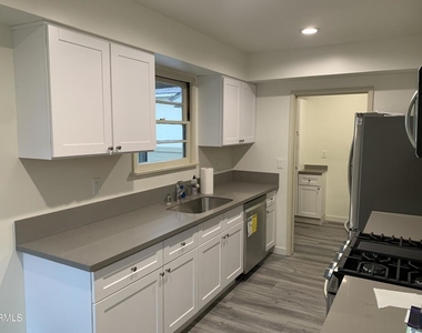 1523 N Grand Oaks Avenue - Photo Thumbnail 12