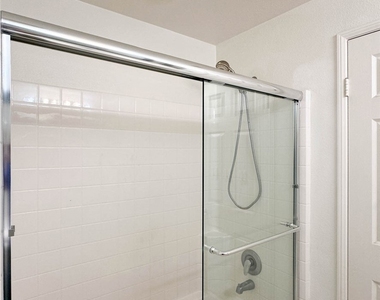 45 Leucadia - Photo Thumbnail 25