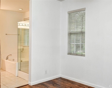 45 Leucadia - Photo Thumbnail 15