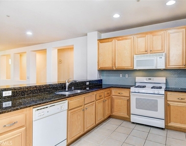 45 Leucadia - Photo Thumbnail 6