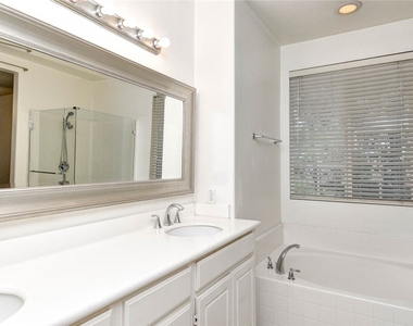 45 Leucadia - Photo Thumbnail 17
