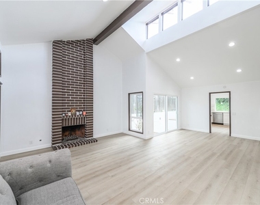 5016 Paseo De Vega - Photo Thumbnail 16