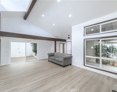 5016 Paseo De Vega - Photo Thumbnail 6