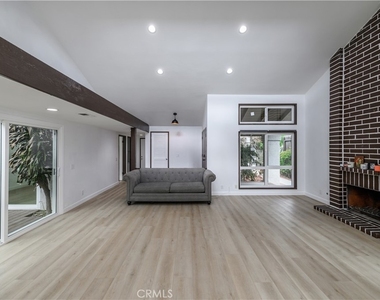5016 Paseo De Vega - Photo Thumbnail 10