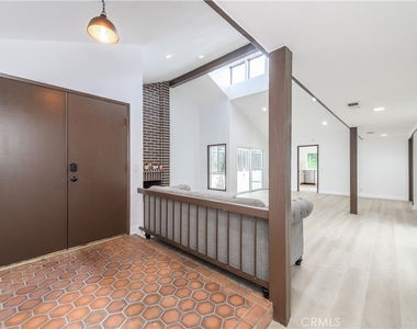 5016 Paseo De Vega - Photo Thumbnail 17