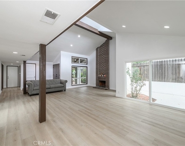 5016 Paseo De Vega - Photo Thumbnail 4