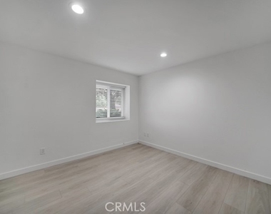 16722 Goldenwest Street - Photo Thumbnail 9