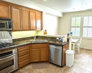 4028 Fitzpatrick Way - Photo Thumbnail 3