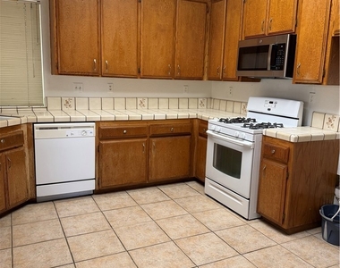 17378 Danbury - Photo Thumbnail 4