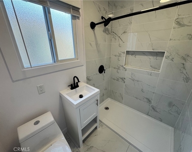 1018 E 79th - Photo Thumbnail 9