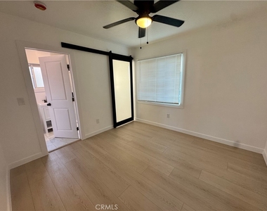1018 E 79th - Photo Thumbnail 8